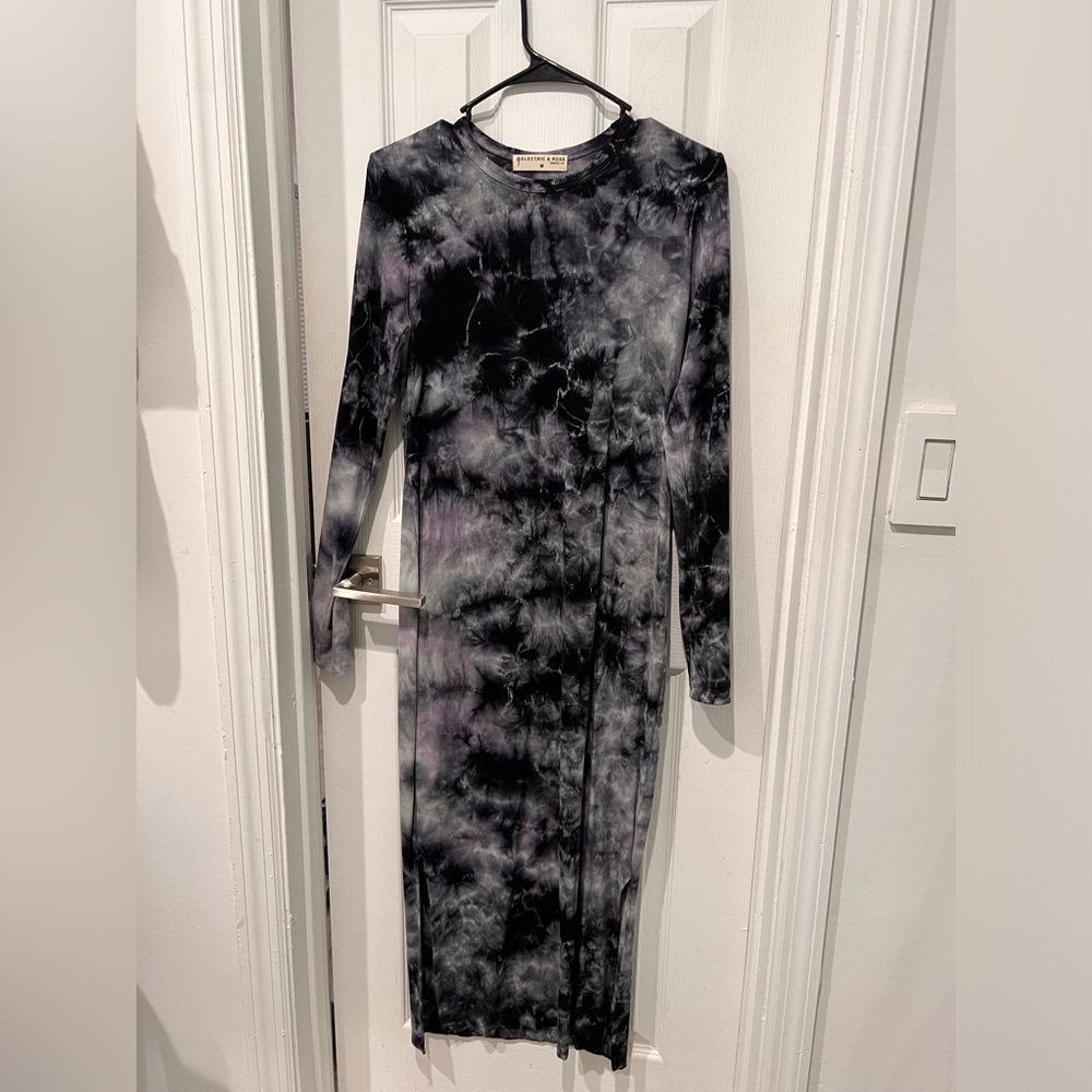 Anthropologie dress
Electric & Rose
Size medium